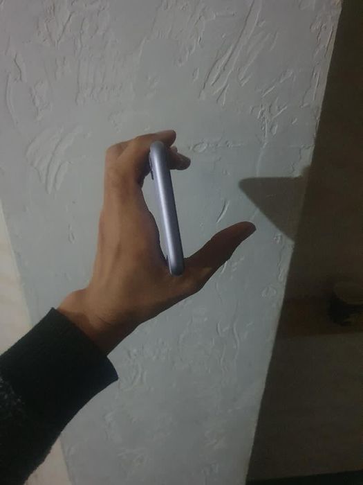 iPhone 11 sotiladi xotira 64 batery 88