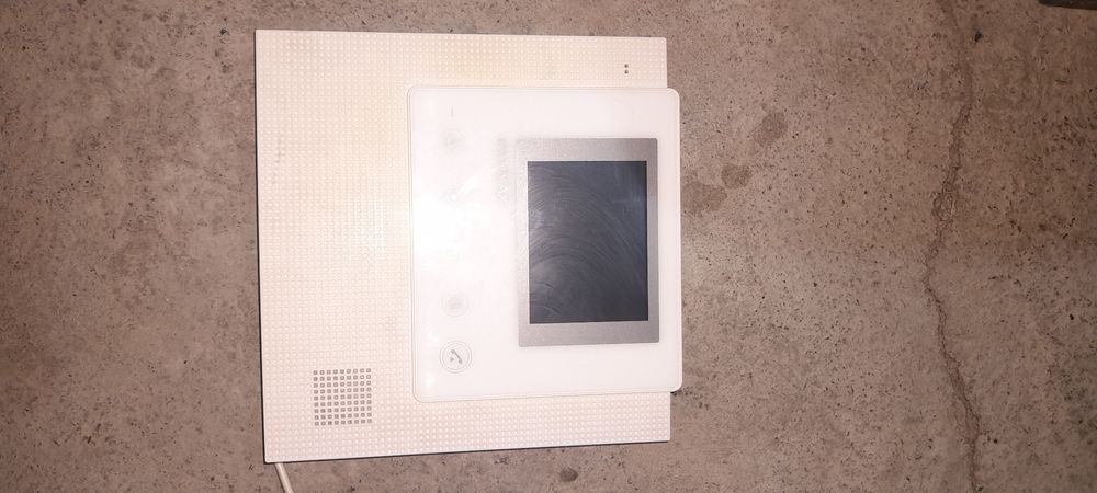 Продаю видеодомофоны (в рабочем состоянии)