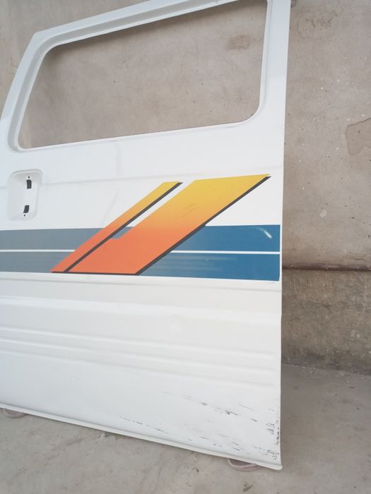 Damas orqa chap eshigi