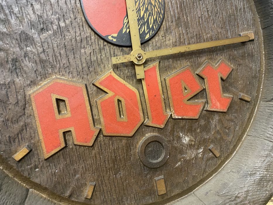 Стара немска реклама на бира с часовник на ток