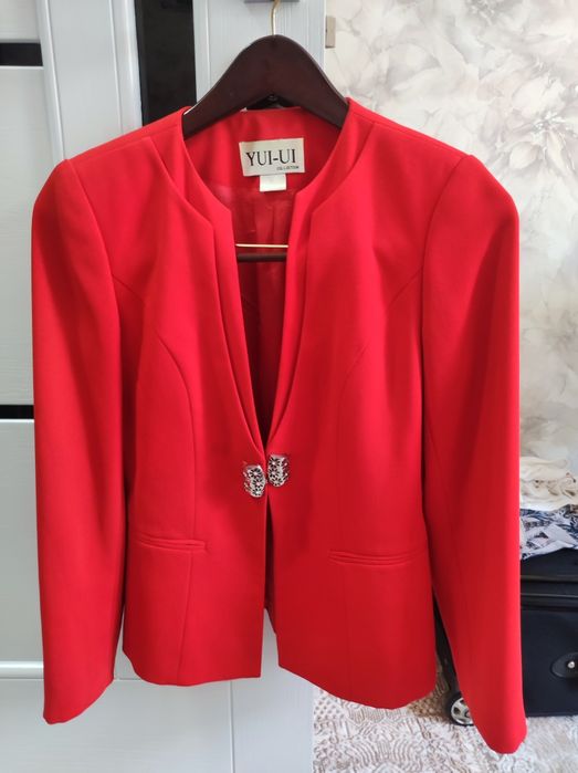 Модный классический костюм