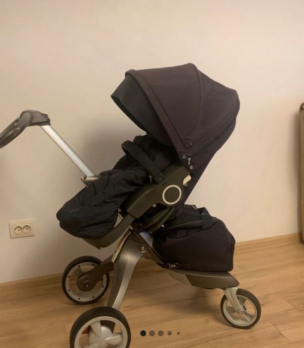 Cărucior stokke original 
Plasa de țânțari 
Plasa de ploaie
Geanta
Hus