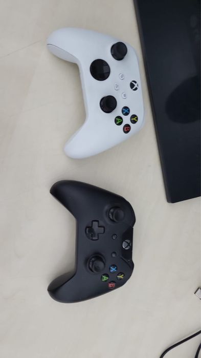 Xbox one 512gb+1tb 2 геймпада