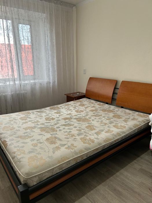 Продам кровать с матрасом.