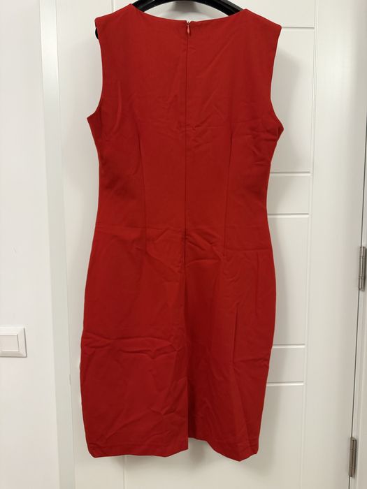Стилна червена рокля размер EU 44