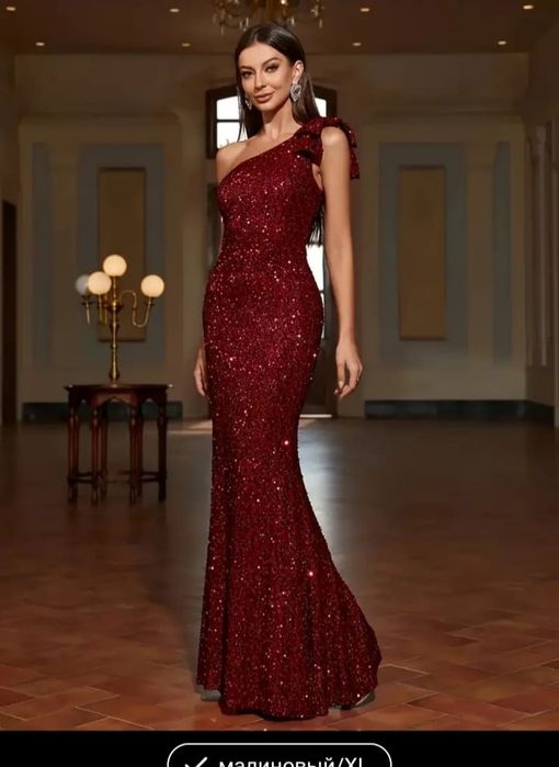 Платье в паетках для корпоратива