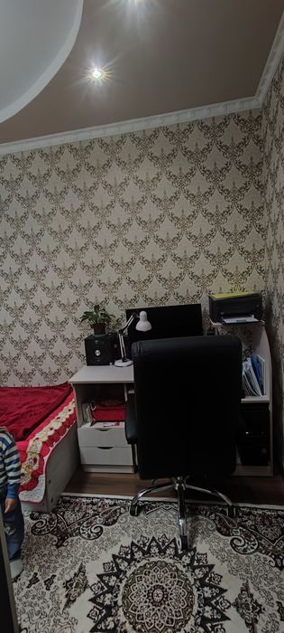 Зарафшон шахри. 3-хоналик квартира 4-хоналик килинган.