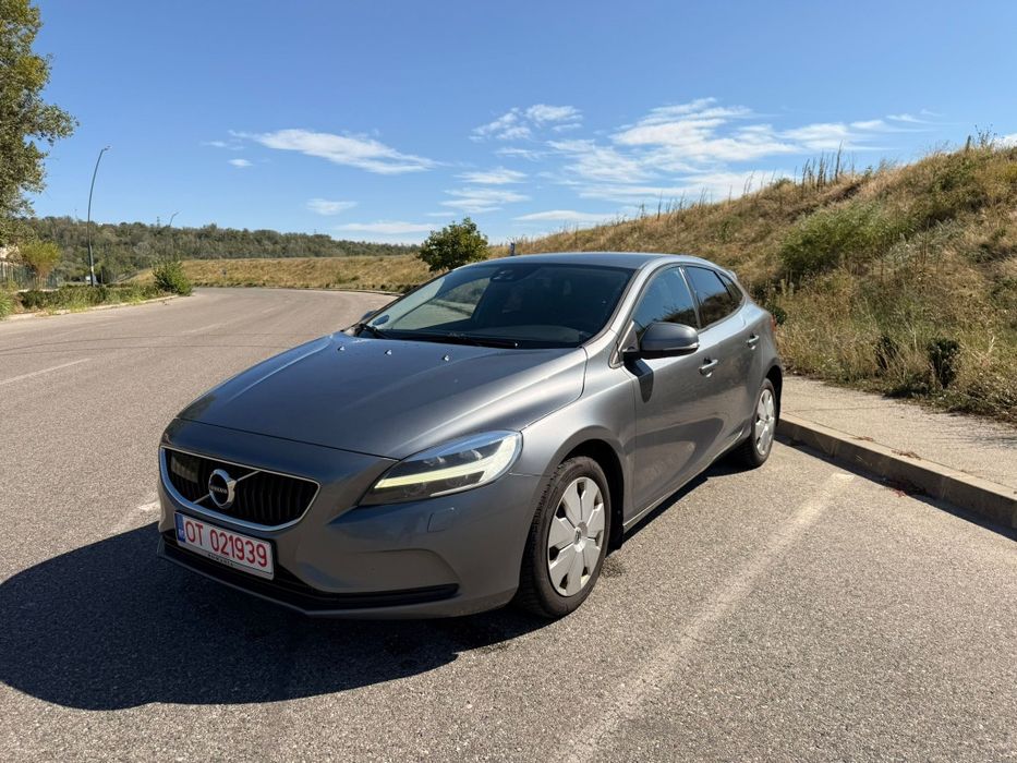 VOLVO V40 prima înmatriculare 2017