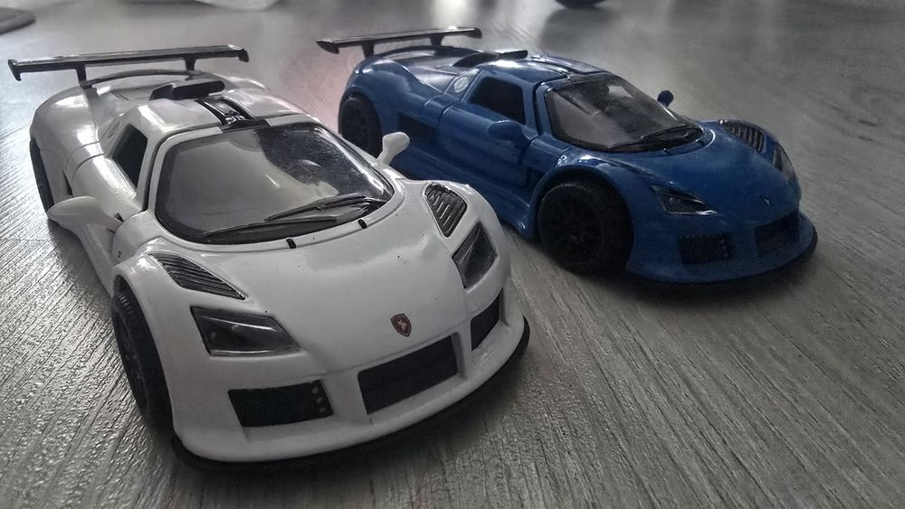 1/36 Метална количка Gumpert Apollo Sport