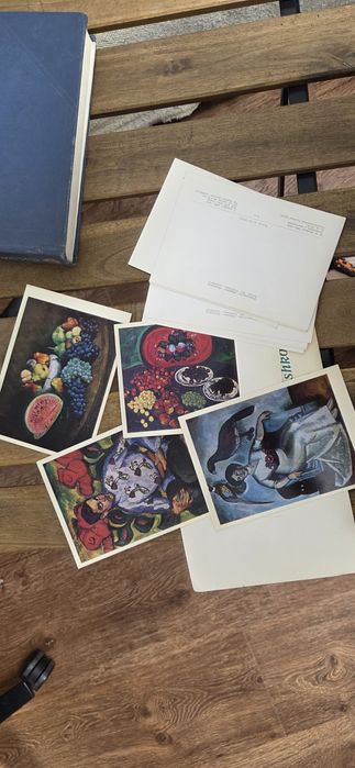 Коллекция небольших книг, каталогов по искусству