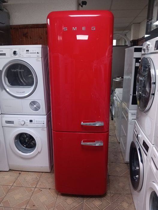 Като нов червен комбиниран хладилник с фризер ретро дизайн Smeg