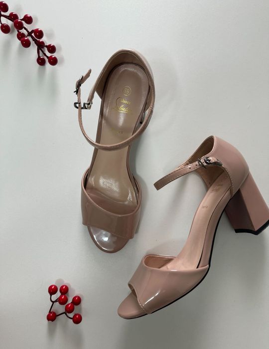 Продаю босоножки 39 размер