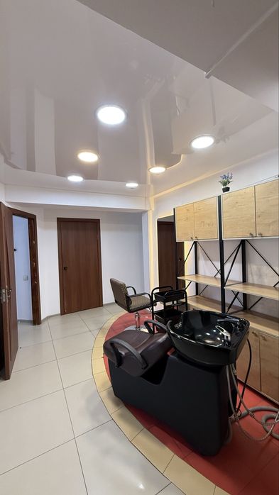 Сдам парикмахерское кресло.