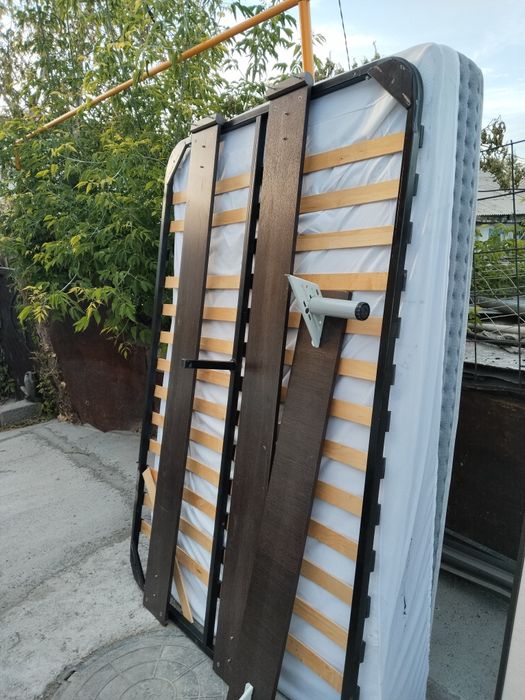 Продается кровать полуторка