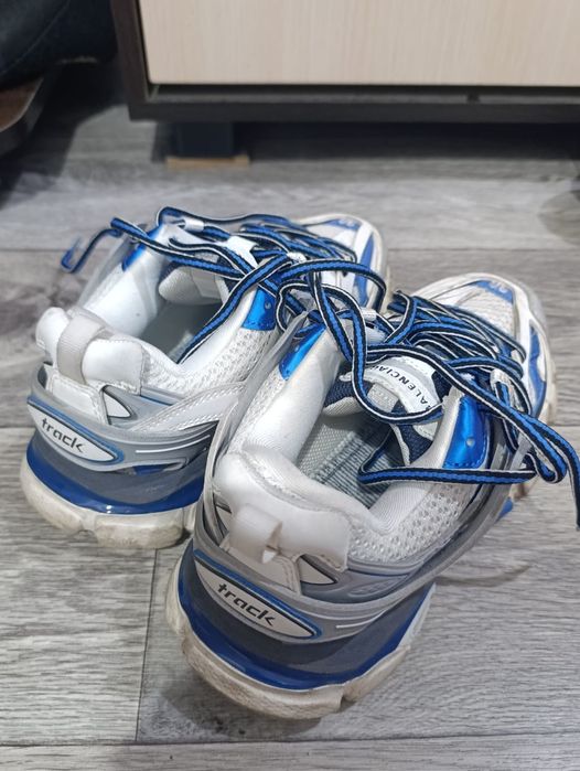 Продам BALENCIAGA track 1