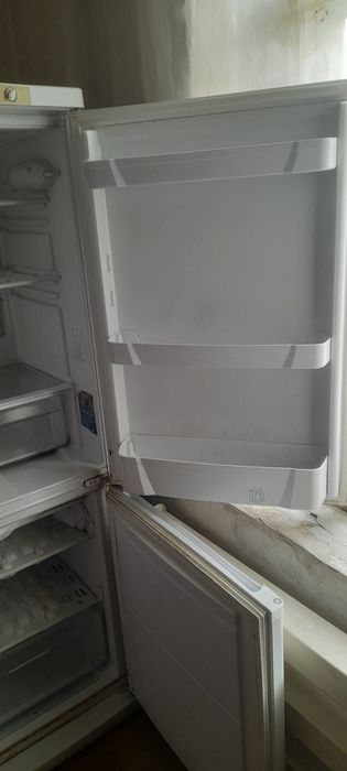 Продам двухкамерный холодильник.