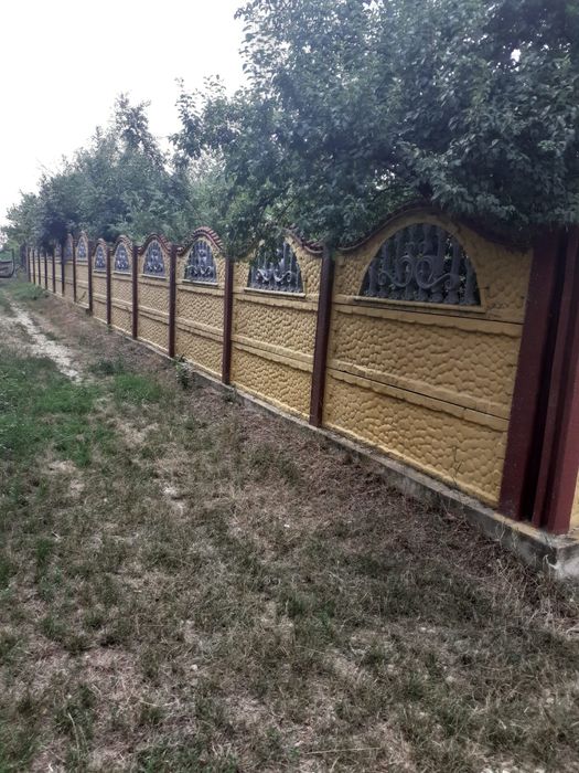 De vânzare teren 1000 m2,cu casa nelocuibila