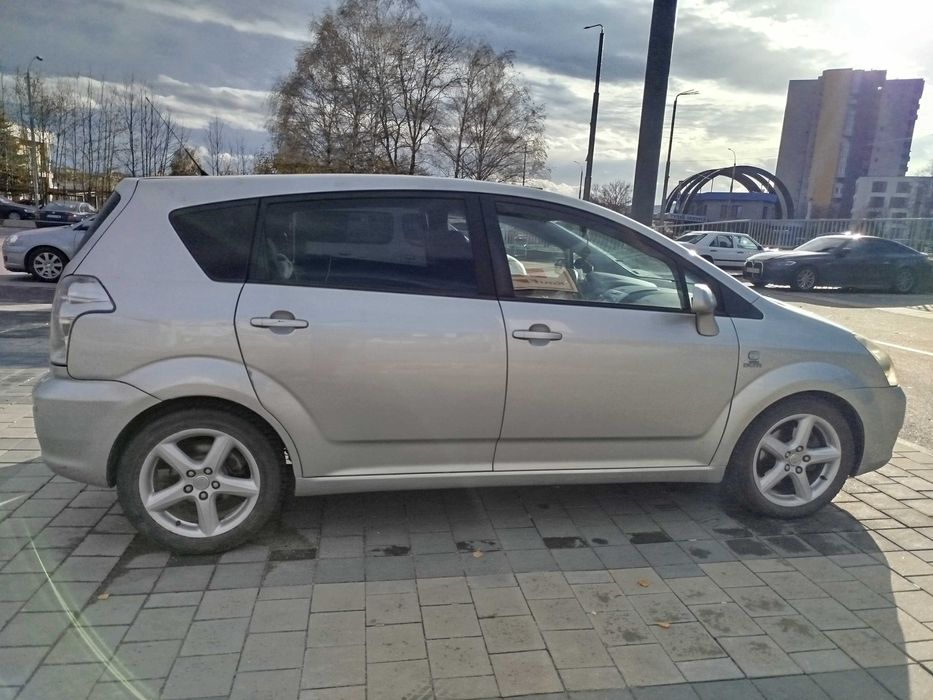Toyota Corolla verso 2.2D-CAT/D4D 177 к.с.