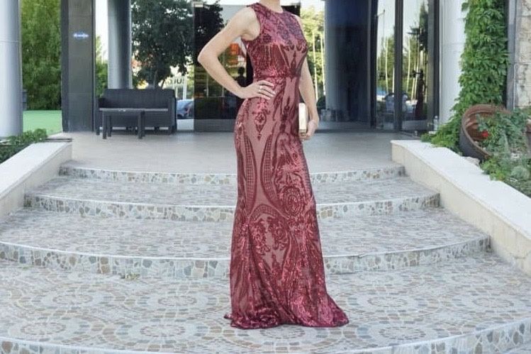 Официална рокля