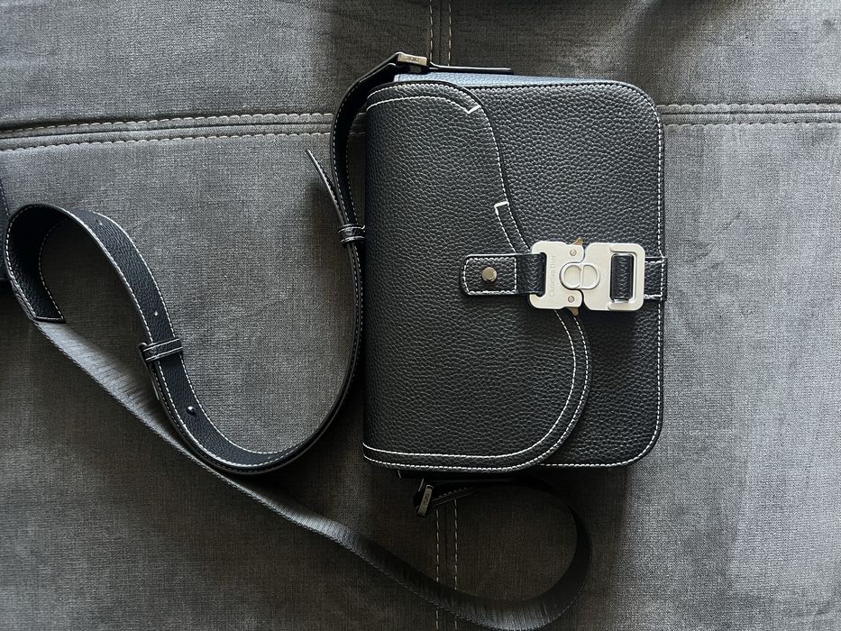 Чанти Christian Dior, Louis Vuitton и Montblanc
