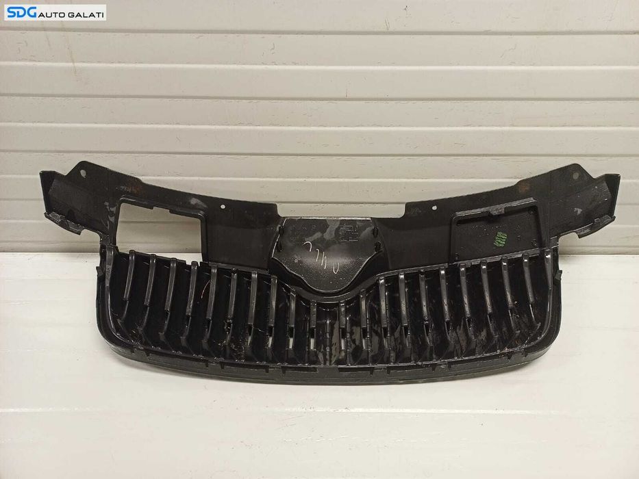 Grila Bara Fata Radiator Skoda Fabia 2 2007 - 2010 Cod 5J0853668 [Z0303]