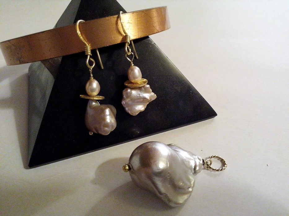 set argint aurit si perle baroc,cercei si pandantiv