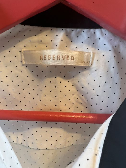 Дамски ризи, едната е резърв, другата Манго