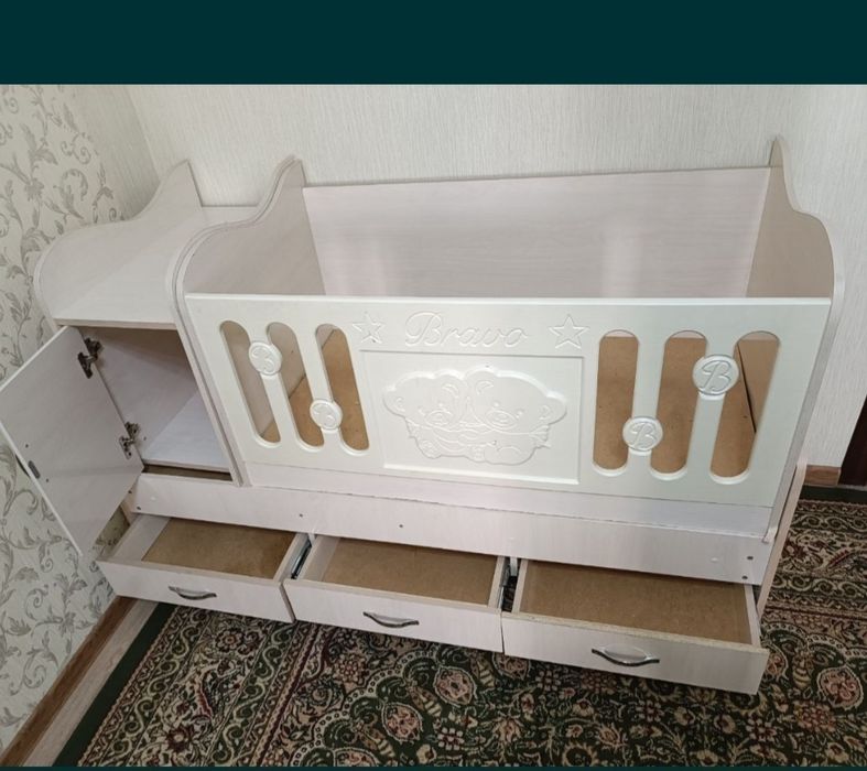 Bolalar kravati tez va arzon.