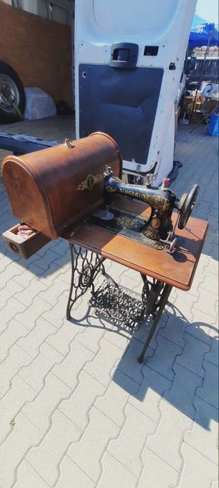 Mașină de cusut Singer