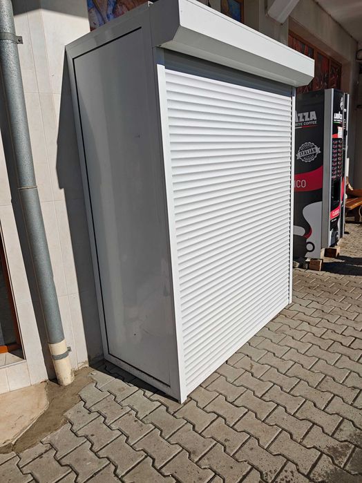 Бяла външна щора с дистанционно