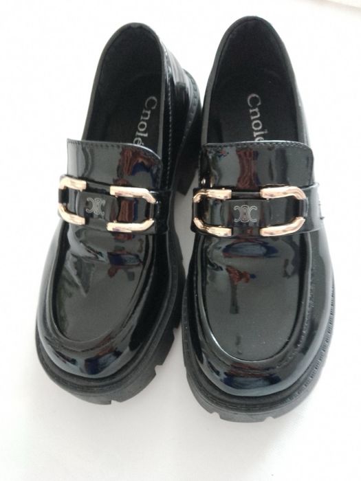 Нови черни дамски обувки