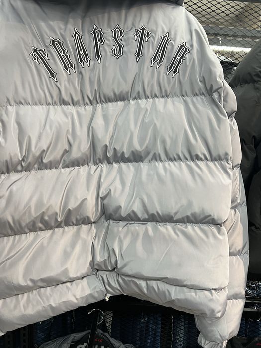 Сиво trapstar яке