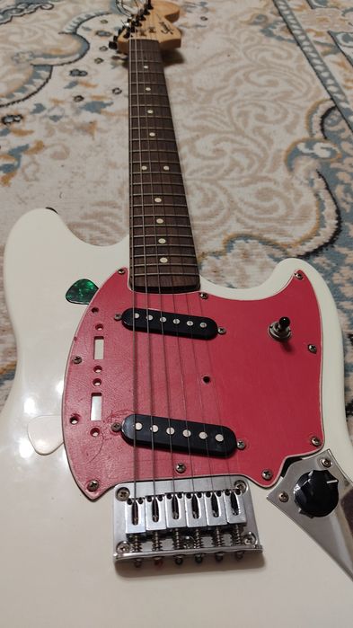 Продам squier mustang
