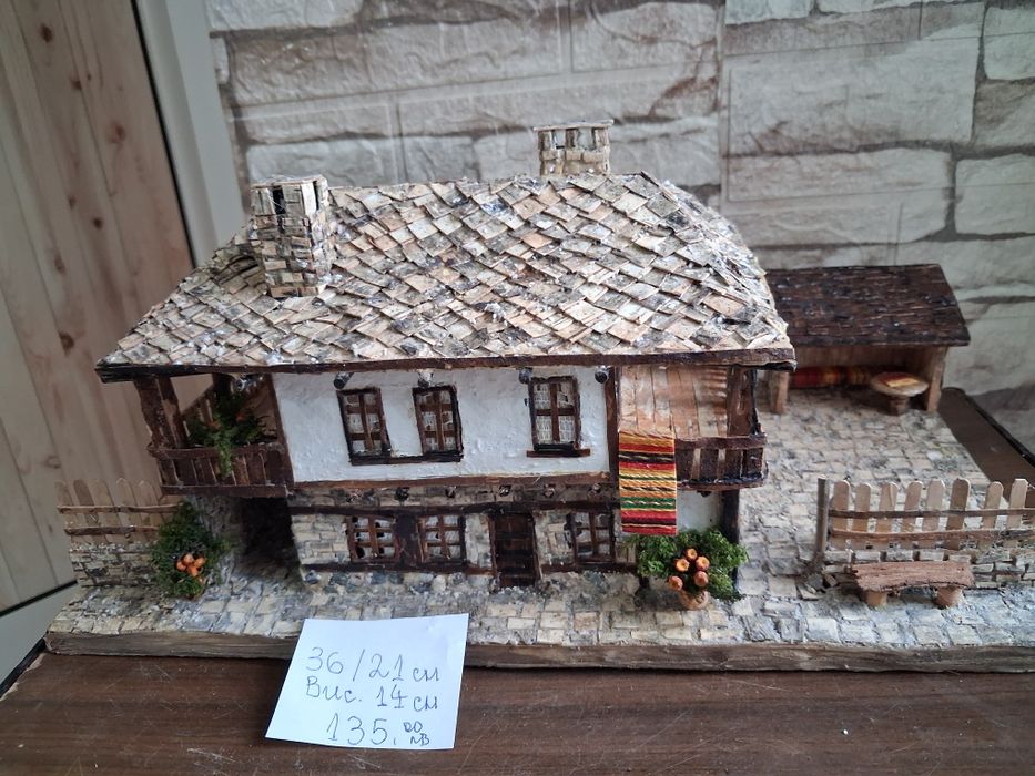 Ръчно изработени макети на къщи.