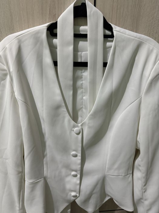 Пиджак картокий белый