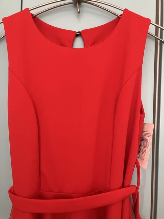 Червена рокля