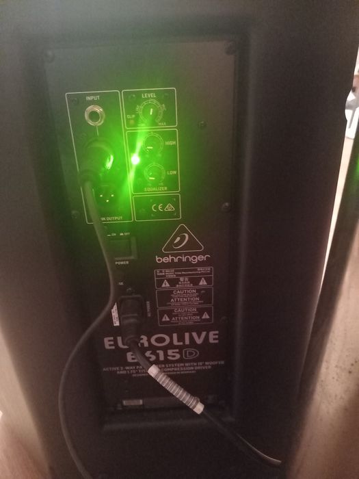 văd boxă behringer b615d