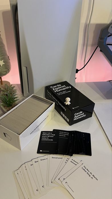 Joc de societate-Cards Against Humanity 600 Carti