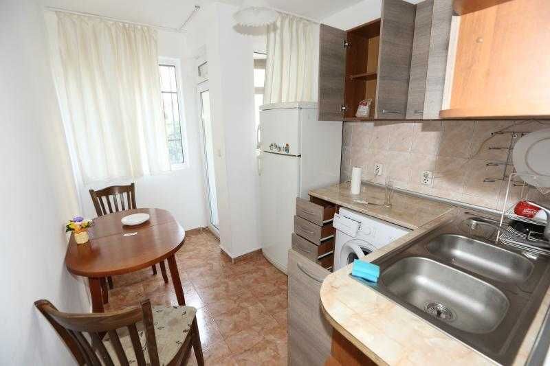 Дава се под наем Двустаен апартамент в Бургас, Център - 70 кв.м за 408 € - Снимка #3