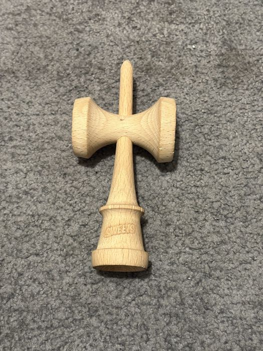 Kendama:Setup tama bisoi(Are grip.)+ken sweets