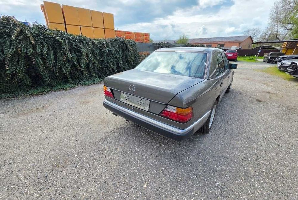 MERCEDES-BENZ E-Class 1992 — imagine 4