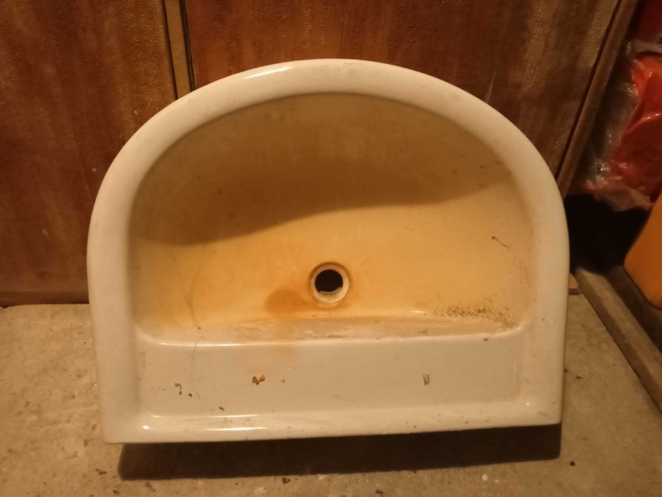 Продавам оборудване за баня, мивка, тоалетни дъски.