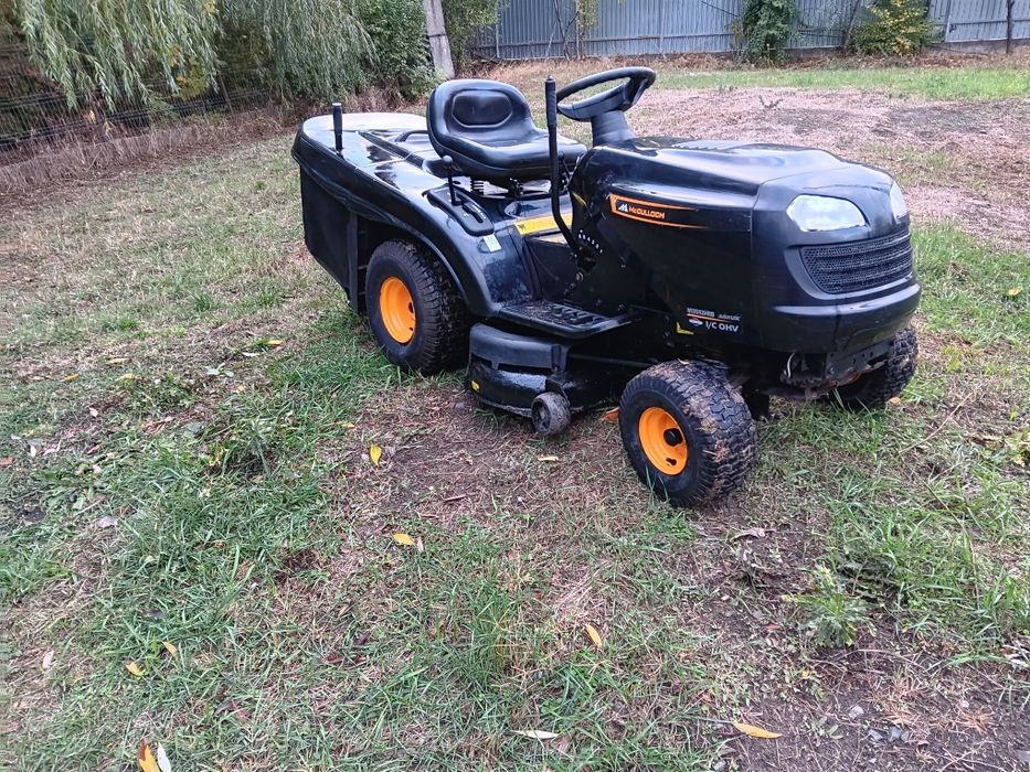 Tractoras  de taiat  iarbă și gazon profesiosional Mcculloch la fel ca si Husvarna