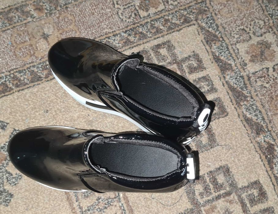 Adidasi luciosi eleganti