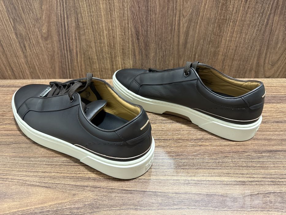 Кожаные кроссовки BOSS. Оригинал. Коричневый цвет. Отличное состояние.