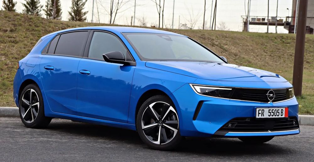 Opel Astra 2023 / 1.6 Turbo / 180 CP /LED/Carplay/Incalzire Scaune si Volan