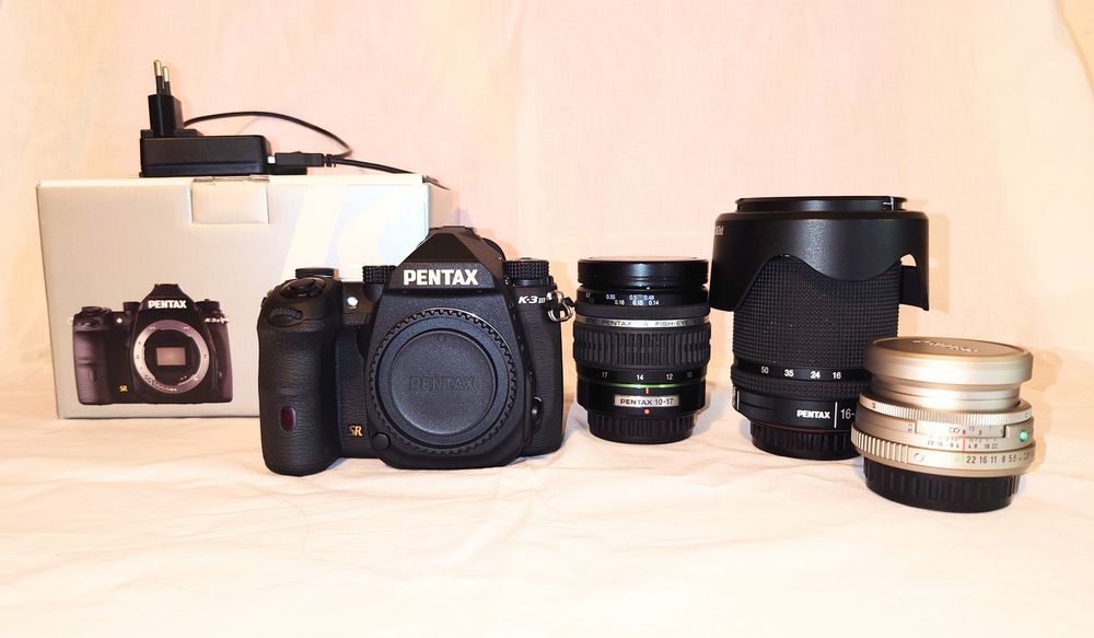 Camera foto DSLR Pentax K3 mkIII si  obiective si accesorii