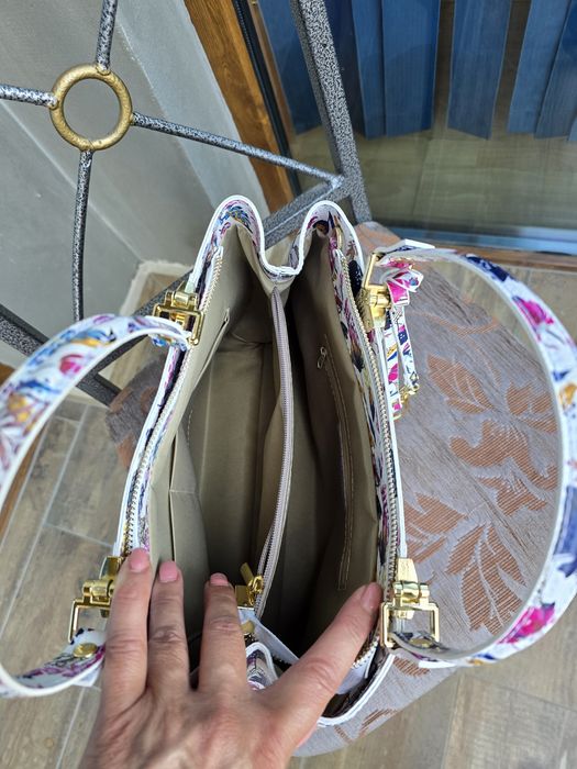 VERA "Deniza" - Луксозна Италианска Чанта от естествен велур