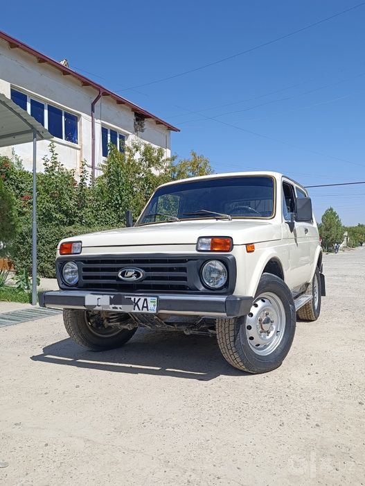 Niva 4x4 sotiladi