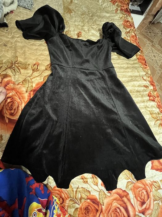 Продам черное платье бархатное
